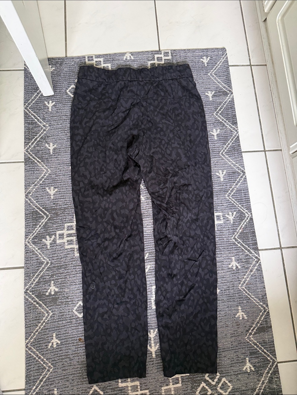 Lululemon On the Fly Incognito Formation Camo Deep Coal 7/8 Pant Crop - Picture 6 of 7